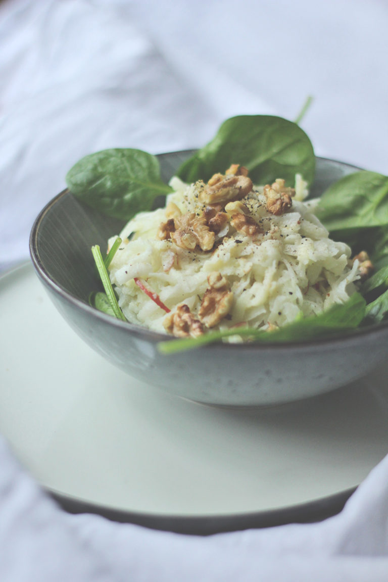 Kohlrabisalat im Waldorf-Stil