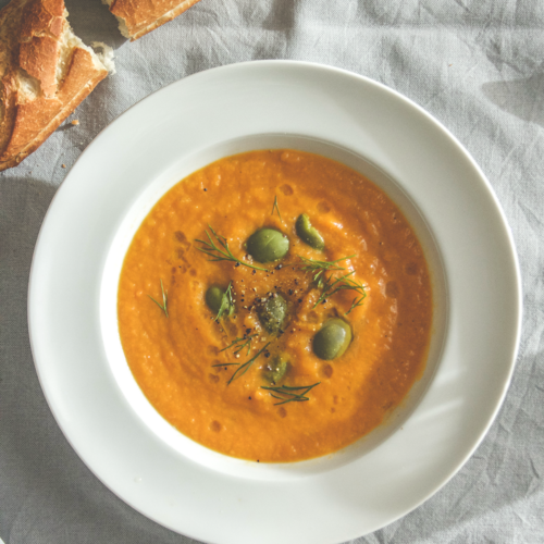 Möhrensuppe mit Oliven, Dill und Fenchelsamen