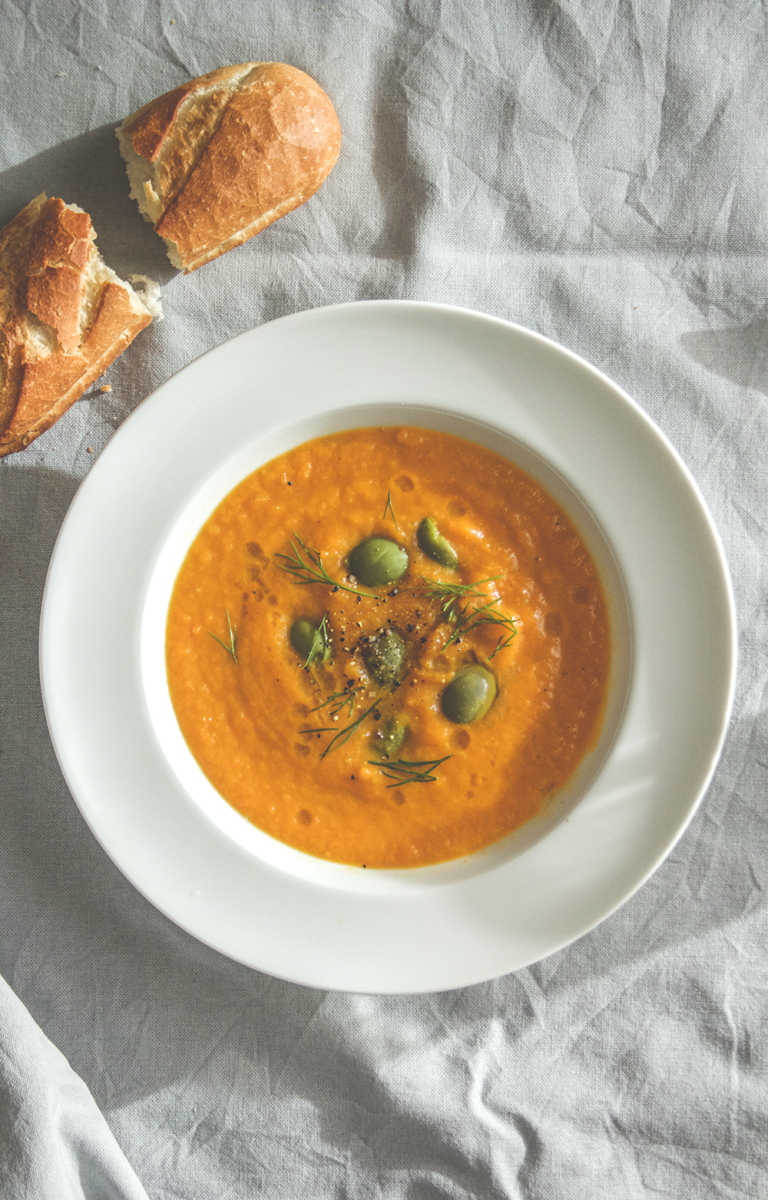 Möhrensuppe mit Oliven, Dill und Fenchelsamen