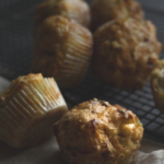 Apfel-Lauch-Muffins mit Käse