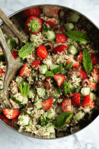Couscous Salat mit Erdbeeren