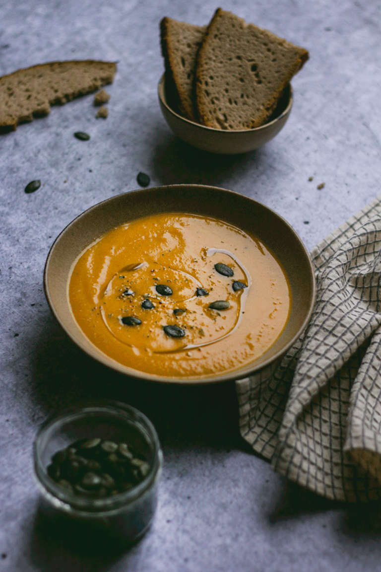 Kürbissuppe mit Mango und Kokos nach Björn Freitag
