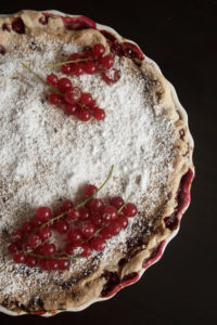 Johannisbeerkuchen mit Haselnussbaiser