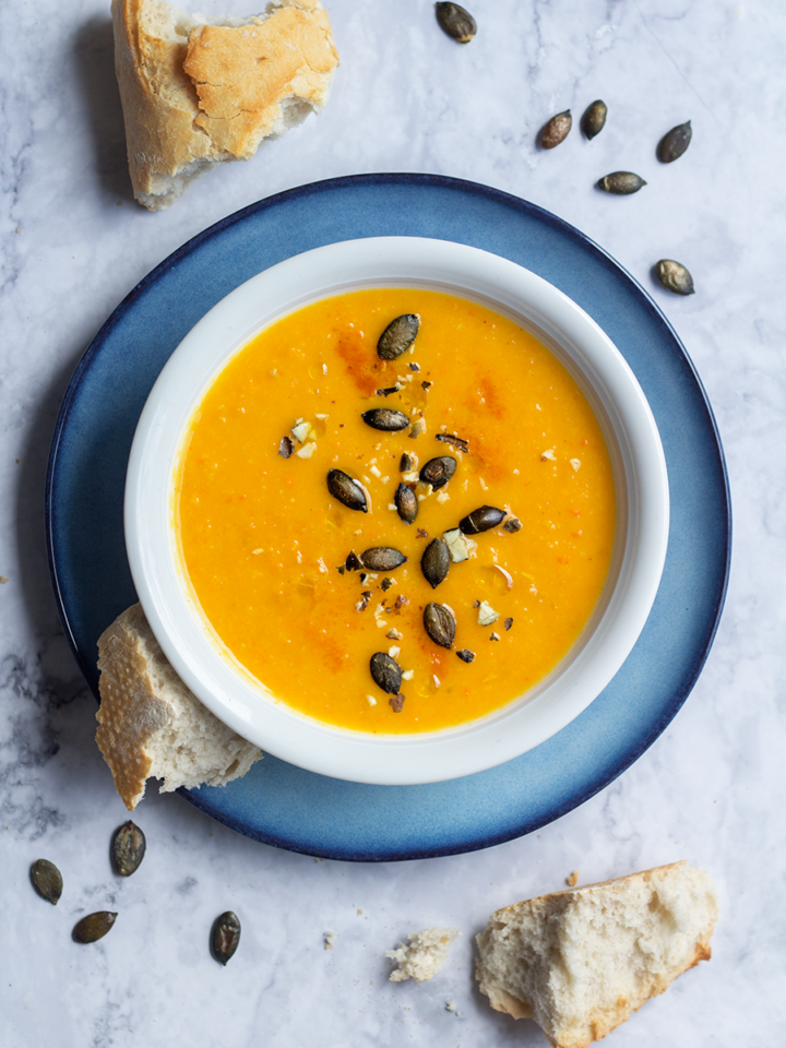 Kürbis-Quitten-Suppe mit Kürbiskernen