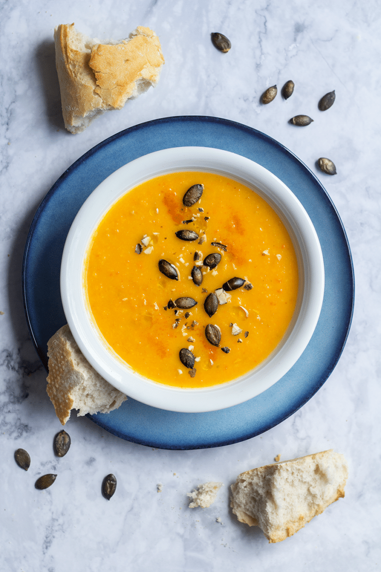 Kürbis-Quitten-Suppe mit Kürbiskernen