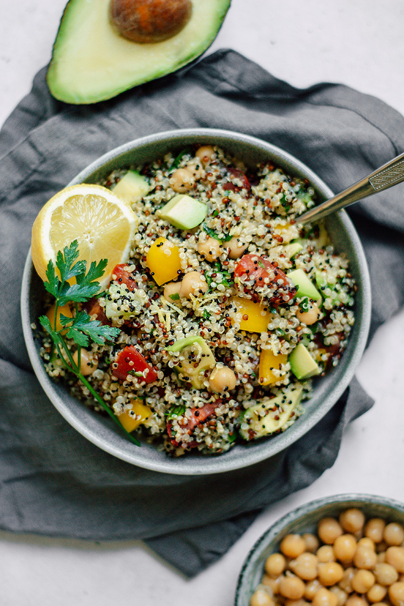 Quinoa-Avocado-Salat (vegan) - feines gemüse
