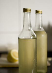 Selbstgemachter Holunderblütensirup