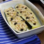 Gefüllte Zucchini mit Mandeln und Räuchertofu